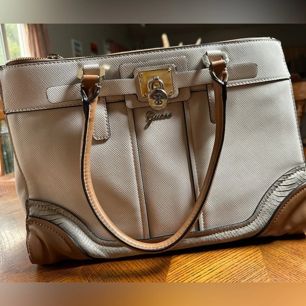 Guess Hand Bag lockable signature
